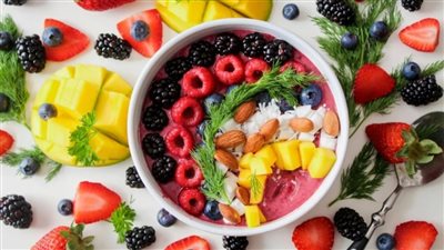 طاقة بدون سعرات زائدة..أفضل الفواكه لفطور صحي ومتوازن 	