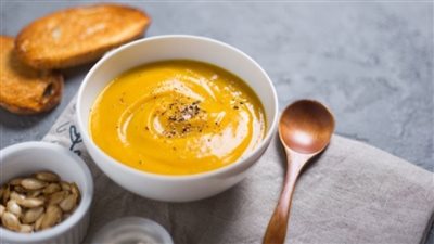 طريقة تحضير شوربة القرع الغنية بالنكهة لتدفئة جسمك في الخريف