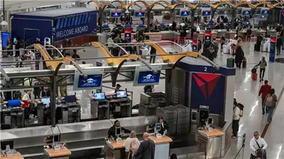 شركات الطيران الأمريكية تقلص الرحلات بسبب الإغلاق الحكومي (فيديو)