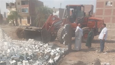 أسيوط: إزالة 33 حالة تعدي واسترداد 1885 متر من المباني و88 فدان  