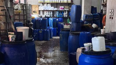 ضبط كيان مخالف بالمنوفية لإنتاج المنظفات والتحفظ على 6 طن مواد خام مجهوله