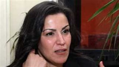 بعد الجدل.. سمر فرج فودة تعتذر للزوجين الذين ارتديا الجلباب في المتحف المصري