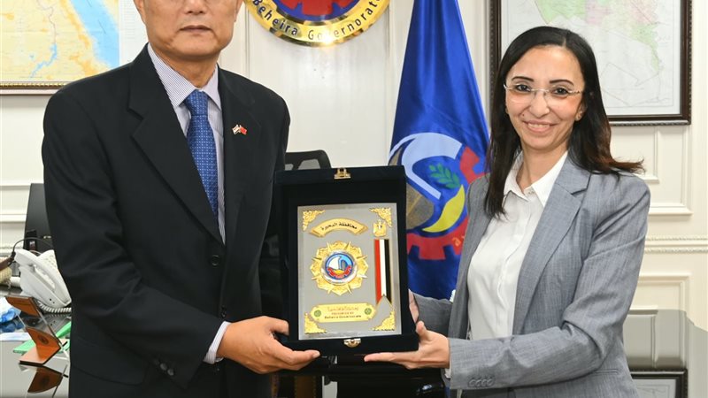 جاكلين عازر تستقبل