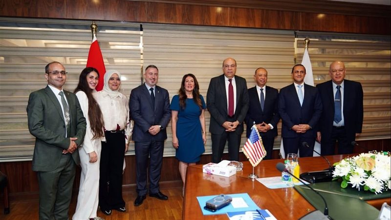 جانب من توقيع الاتفاقية