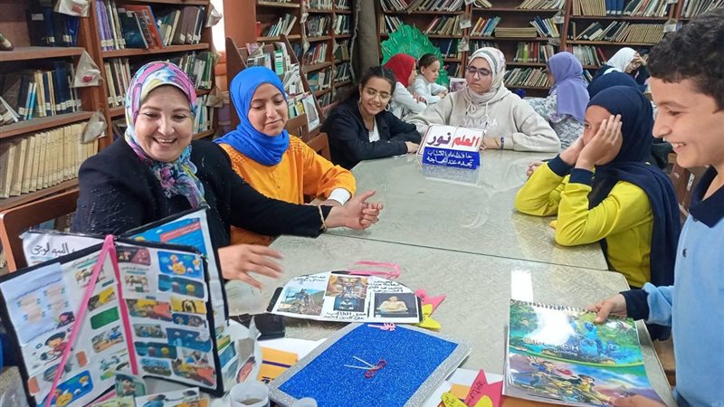 طلاب وطالبات بنى