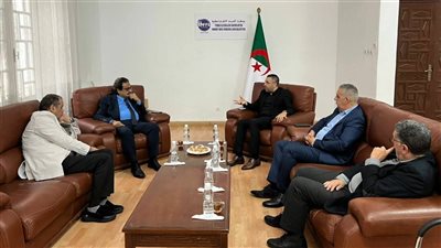 فريد زهران يزور مقر حزب جبهة القوى الاشتراكية في الجزائر