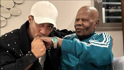 الوسط الفني حزين.. النجوم يعزون محمد رمضان: أبوك كان راجل طيب| صور 