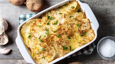 طريقة عمل البطاطس بالبشاميل في الفرن بمذاق شهي وسهل التحضير 	