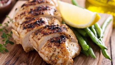 دجاج مشوي بالزبدة والثوم.. وصفة سهلة وسريعة للطعم المثالي 	