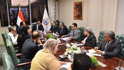 وزير الصحة يناقش الموقف التنفيذي لإنشاء مستشفى النيل للأطفال