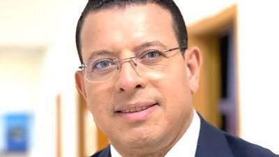 عمرو عبد الحميد: من يقود الإعلام في عصر المنصات الرقمية والذكاء الاصطناعي؟