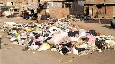 أكوام القمامة تحاصر شارع 25 الكاكولا بطنطا  والأهالي يستغيثون بمحافظ الغربية