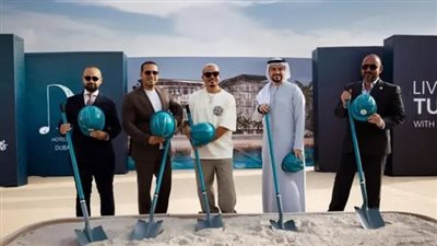 يعتمد على الموسيقى والذكاء الاصطناعي.. عمرو دياب يفتتح أول فندق بـ«دبي لاند»