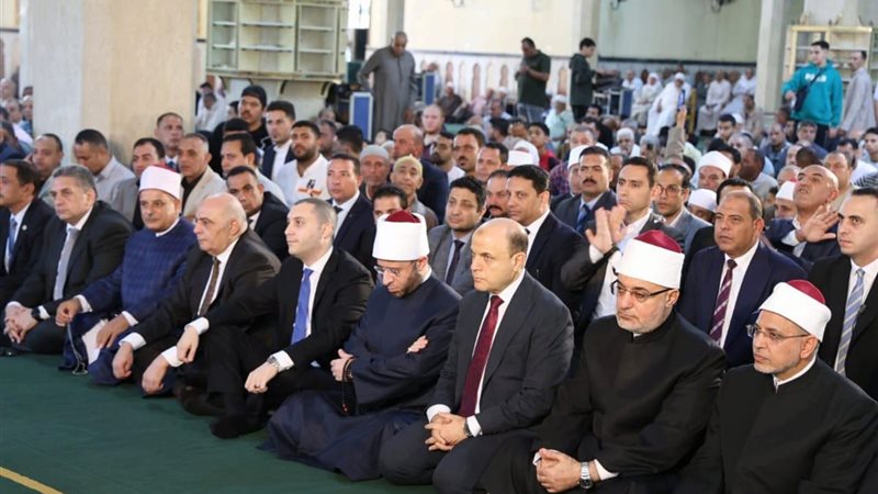 الأزهري أثناء صلاة