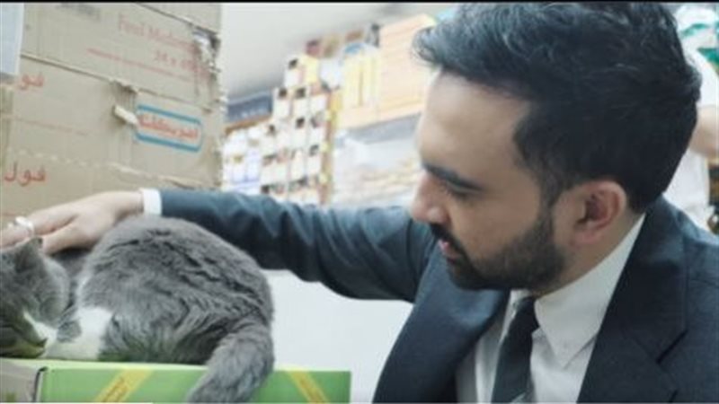 زهران ممداني يداعب