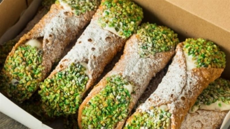 حلوى الكانولي الإيطالية