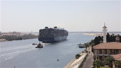 أسامة ربيع: قناة السويس شهدت عبور أكبر سفينة حاويات تعبر القناة منذ عامين