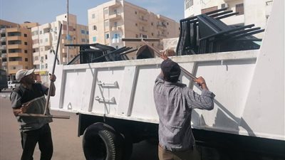  حى عتاقة يشن حملات لرفع الإشغالات وإزالة التعديات والعوائق على الطريق العام 