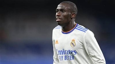 تقارير: فيرلاند ميندي يقترب من الرحيل عن ريال مدريد بعد تهميش دوره