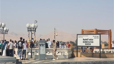 السياح والمصريون يصطفون لاكتشاف أسرار 