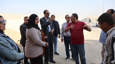سراج يتفقد أعمال إنشاء أول بوابة لمدخل سوهاج الغربي 