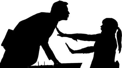 سيدة تحمل جنسية أمريكية تتهم رجل أعمال بالتحرش بها بعد طلبه رقم هاتفها 