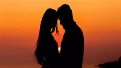 بعد طلاقه من زوجته الفنانة .. فنان شهير يعيش قصة حب مع بطلة مسلسله |خاص