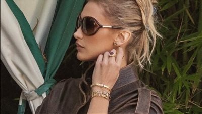 العارضة العالمية بيلا حديد تختار مجوهرات المصرية عزة فهمي في أحدث ظهور لها 