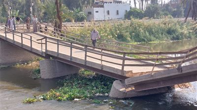 انهيار كوبري عمره 50 عامًا على ترعة نجع حمادي الغربية بسوهاج|صور