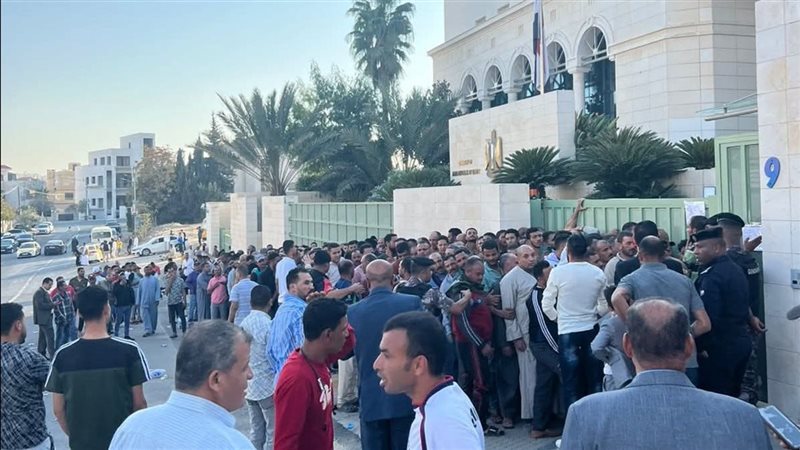 إقبال كبير للمصريين