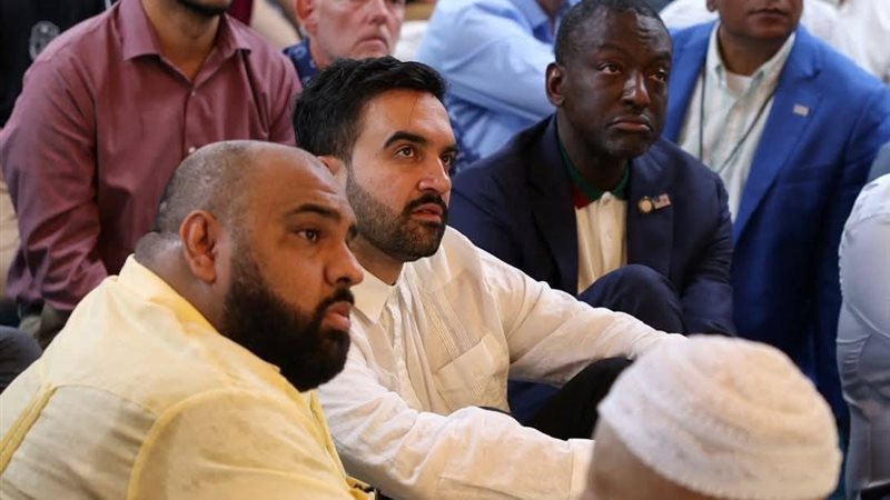 زهران ممداني يصلي