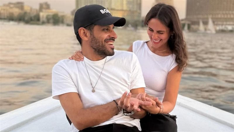 بعد أنباء انفصالهما .. حمدي الميرغني وإسراء عبدالفتاح في رحلة نيلية|صور