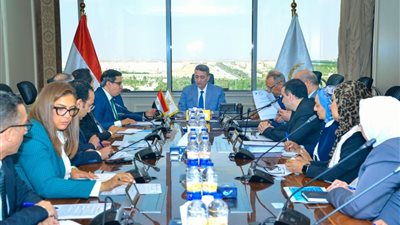 نائب وزير التموين يجتمع لبحث إنشاء المركز اللوجستي لتخزين وتوزيع الحبوب