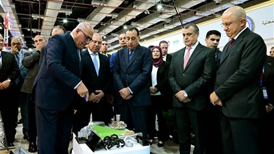 رئيس الوزراء يتفقد جناح هيئات وزارة الصناعة بمعرض MEA Industry