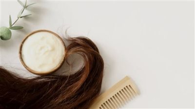 خلطات طبيعية لترطيب الشعر الجاف وتغذية الأطراف التالفة 	