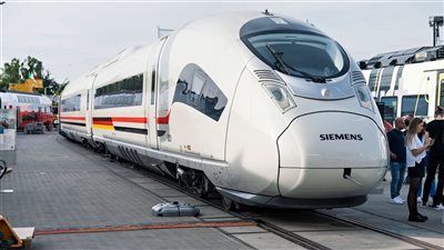 مدبولي يتفقد قطار «فيلارو» عالي السرعة بـ 4 وحدات جر.. لأول مرة في مصر