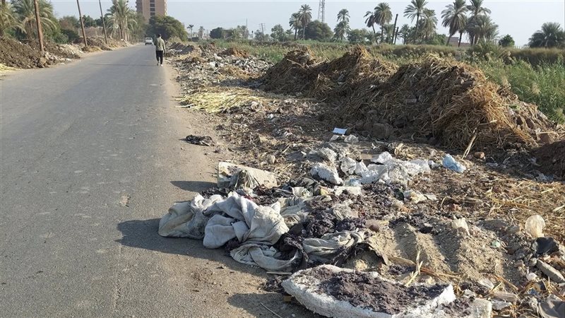 قمامة ومخلفات علي