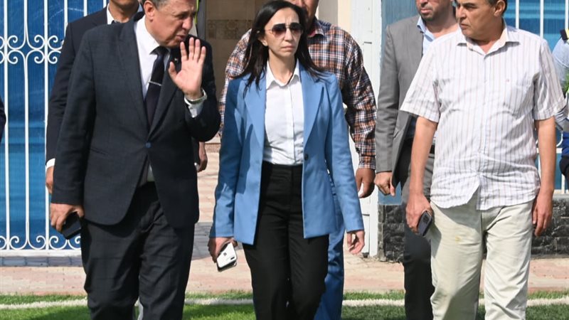 محافظ البحيرة تتفقد