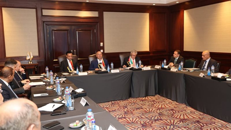 خلال الاجتماع 