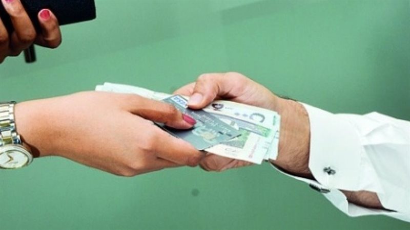 هل يحق للزوج أن يعرف