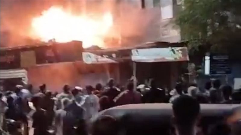 لحظة اندلاع النيران