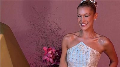 بيلا حديد تبرز أناقتها وجمالها خلال إطلاق عطرها في الكويت 