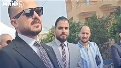 محمد الجارحي يدلي بصوته في انتخابات النواب بالمدرسة المصرية اليابانية