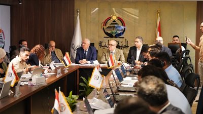 عاصم الجزار يتفقد غرفة عمليات حزب الجبهة الوطنية ويتابع سير العملية الانتخابية