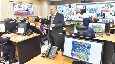 محافظ أسيوط يترأس غرفة العمليات المركزية لمتابعة انتخابات مجلس النواب 2025 