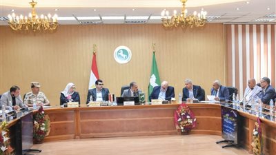 محافظ الشرقية يقدم حلول ومساعدات هاجلة للأسر الأولى بالرعاية فى لقاء المواطنين