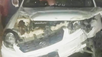 إصابه شخص في حادث انقلاب سيارة ملاكى بطريق العين السخنة بالسويس 