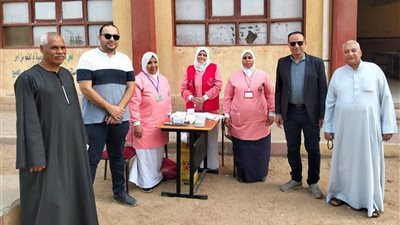 انتشار لفرق المبادرات الرئاسية الصحية داخل اللجان الانتخابية بقرى بنى سويف 