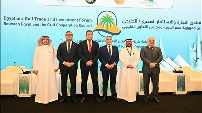 وزير الإسكان يشارك في الجلسة النقاشية بمنتدى التجارة والاستثمار المصري الخليجي