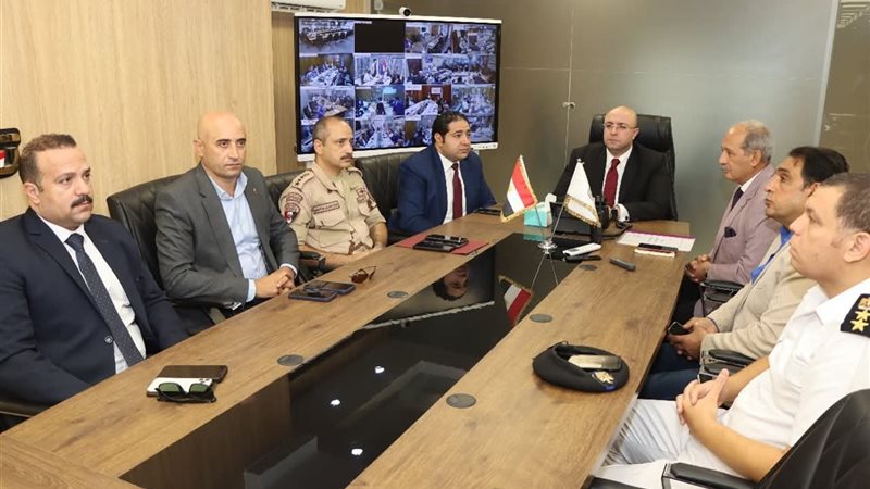 محافظ بنى سويف وعدد